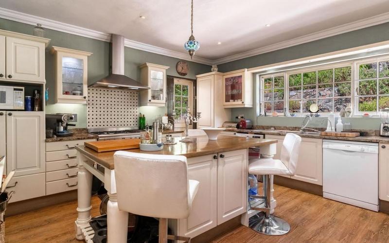 4 Bedroom Property for Sale in Hout Bay Western Cape